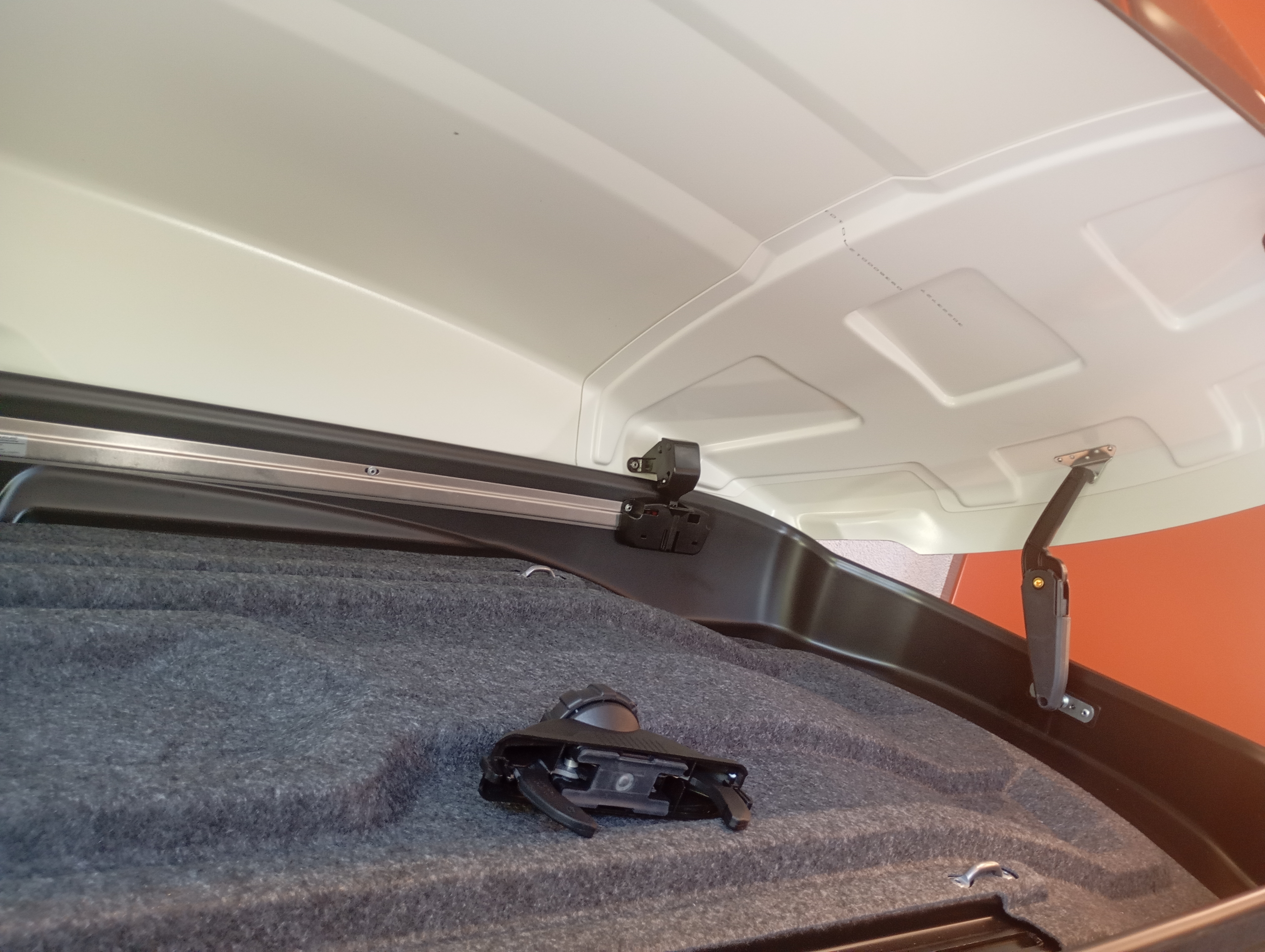 двойная крышка автобокса thule vector